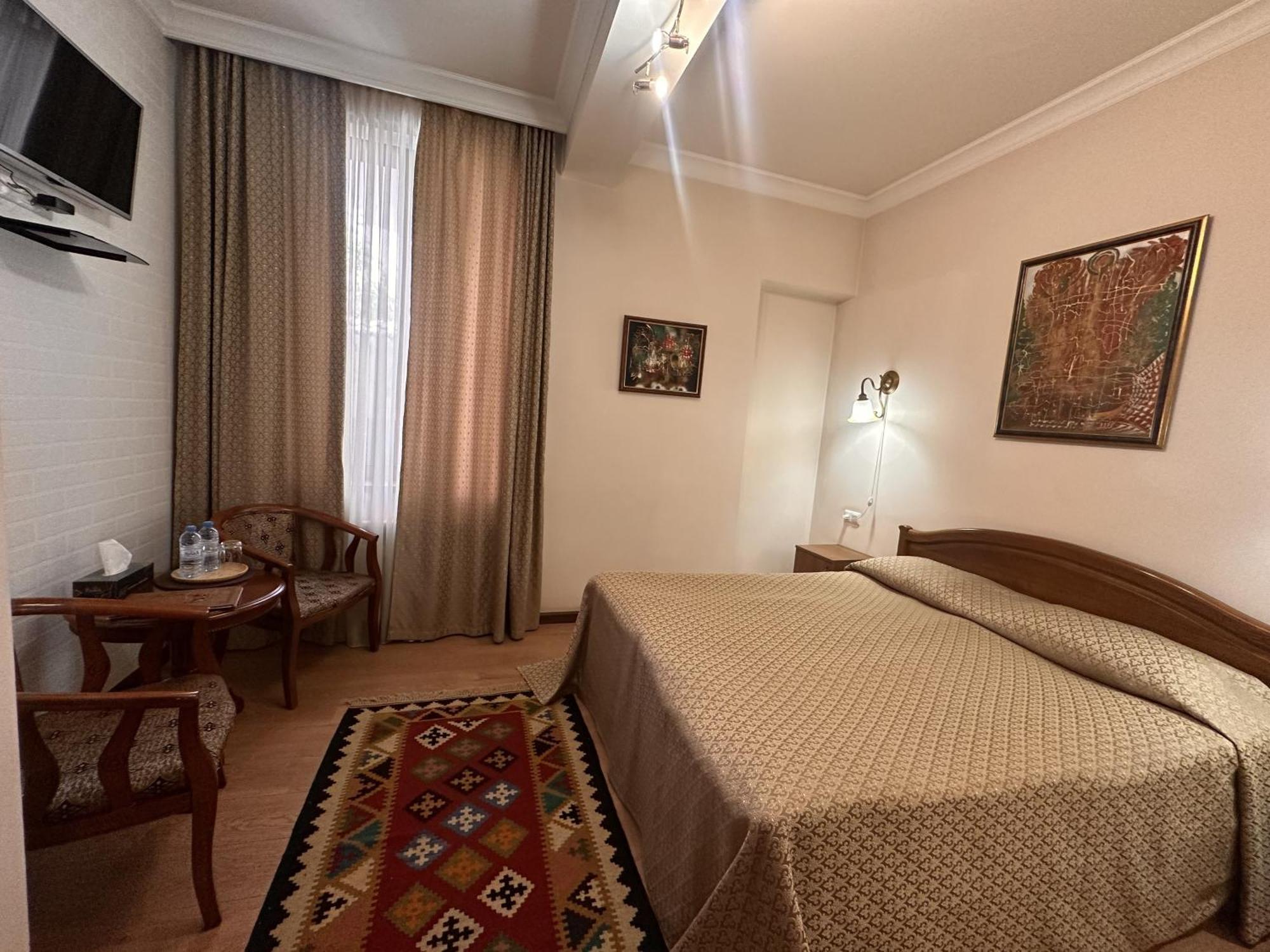 Hin Yerevantsi Hotel Exterior foto