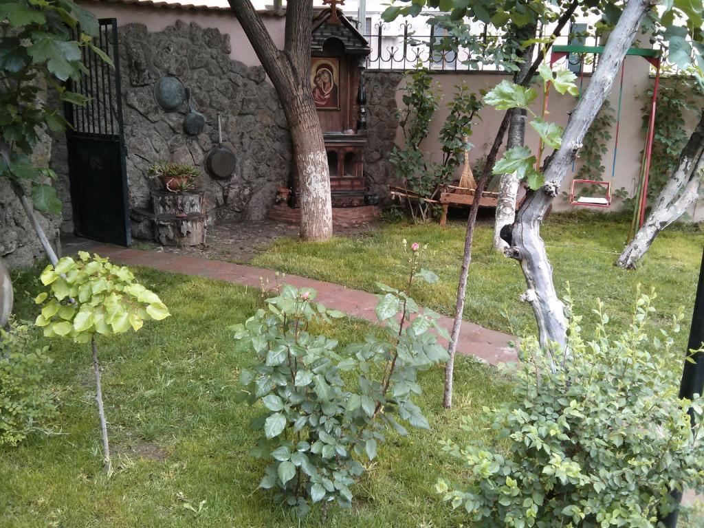 Hin Yerevantsi Hotel Exterior foto